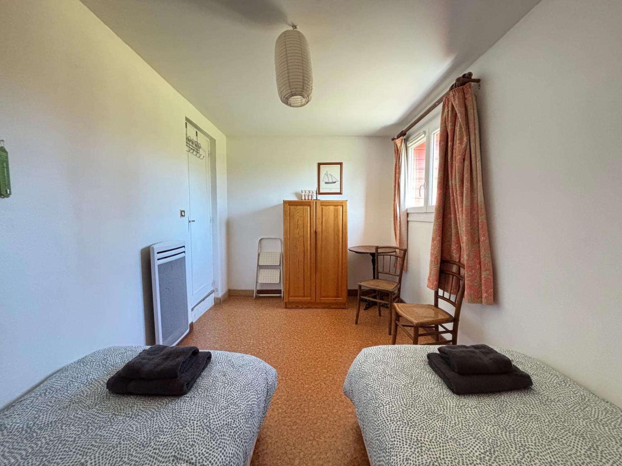 Commes Maison De Campagne Lumineuse Spacieuse Dans Impasse Au Calme A Proximite D'Un Chateau Deux Verandas Grand Jardin Cabane Pour Velos, Pres Port En Bessin Et Bayeux, Proche Plages Du Debarquement מראה חיצוני תמונה