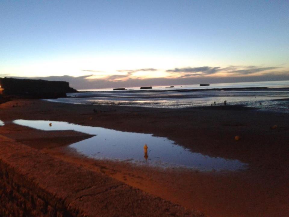 Commes Maison De Campagne Lumineuse Spacieuse Dans Impasse Au Calme A Proximite D'Un Chateau Deux Verandas Grand Jardin Cabane Pour Velos, Pres Port En Bessin Et Bayeux, Proche Plages Du Debarquement מראה חיצוני תמונה