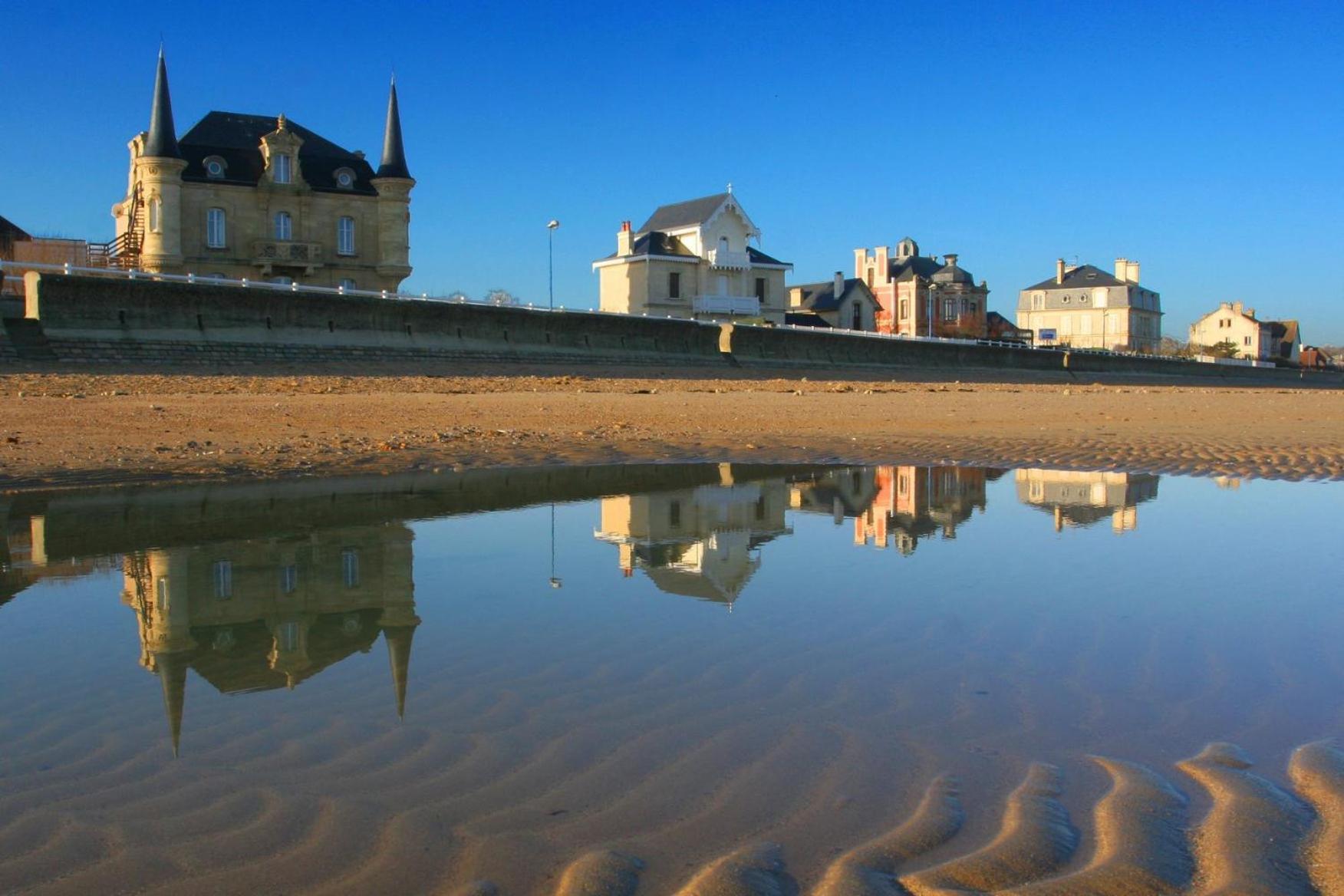 Commes Maison De Campagne Lumineuse Spacieuse Dans Impasse Au Calme A Proximite D'Un Chateau Deux Verandas Grand Jardin Cabane Pour Velos, Pres Port En Bessin Et Bayeux, Proche Plages Du Debarquement מראה חיצוני תמונה